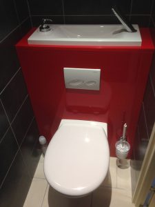 Toilette Geberit suspendu avec lave-mains WiCi Bâti