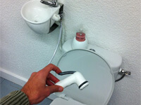 installer douchette wc