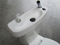Vasque lave-mains adaptable sur WC existant WiCi Concept, fond béton - 2 sur 4