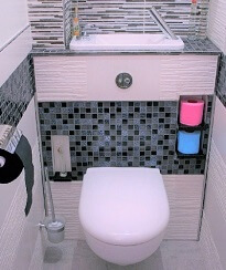 WC suspendu Geberit avec lave-mains compact WiCi Next robinet automatique